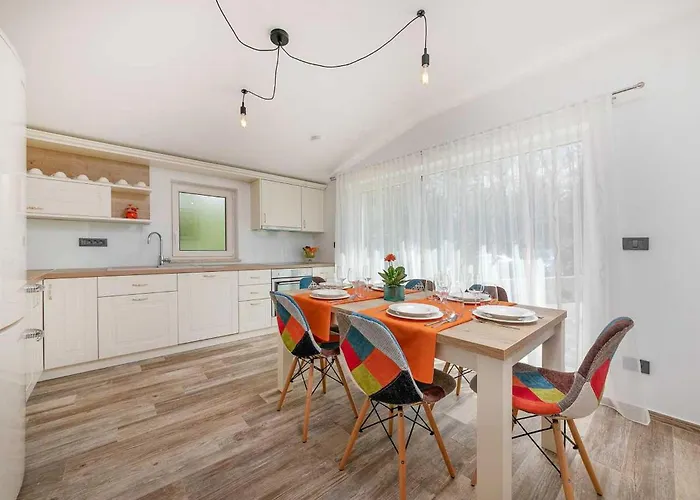 Denis 펜션 Cerjani